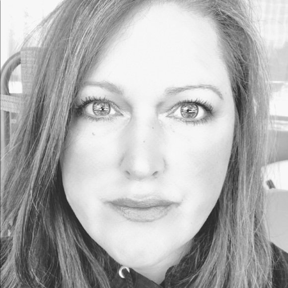 Meet your Posher, Deb - Picture 2 of 3